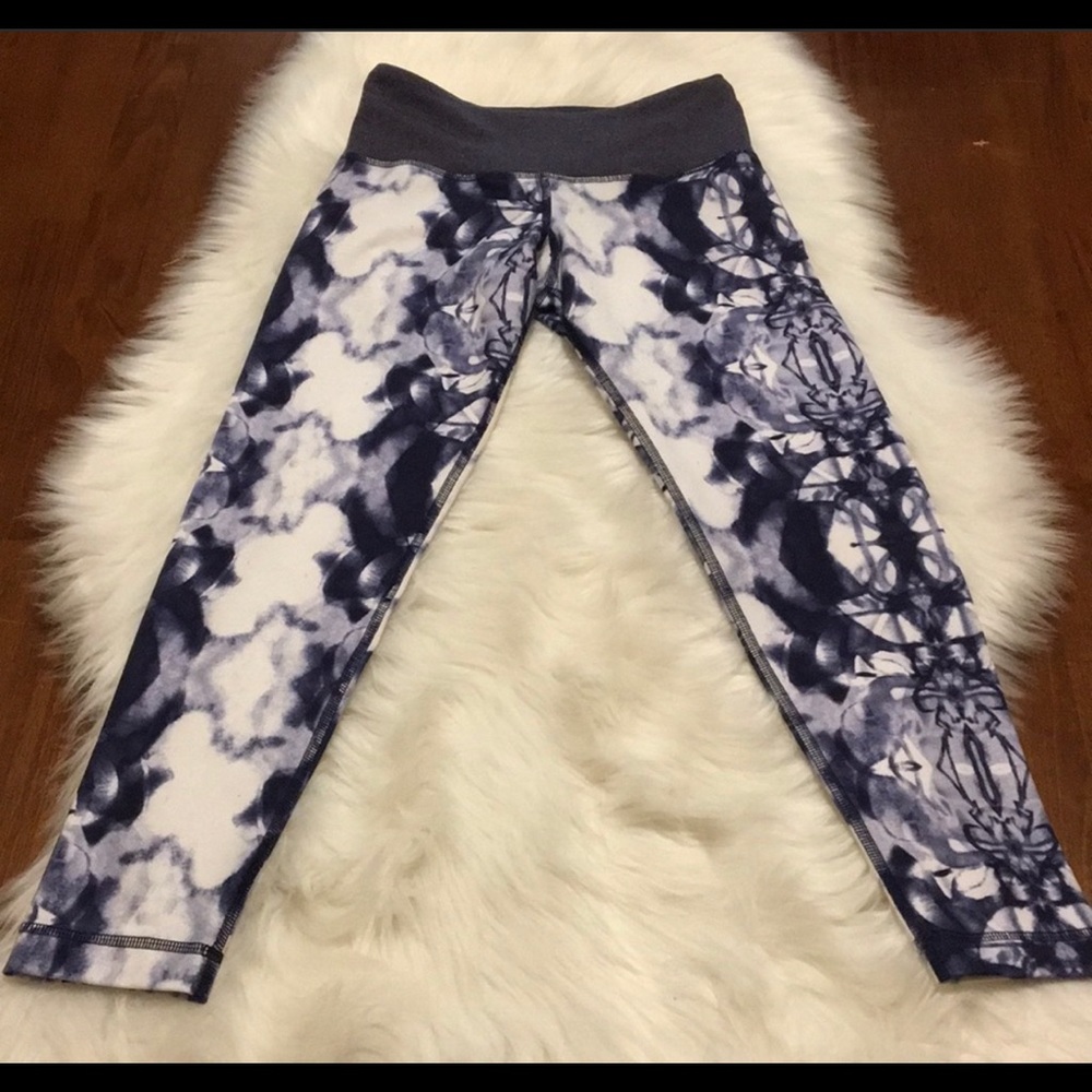 Lululemon Ink Blot blue leggings. Size 4.